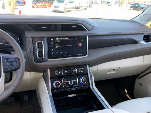 Used 2023 GMC Yukon Denali image 6