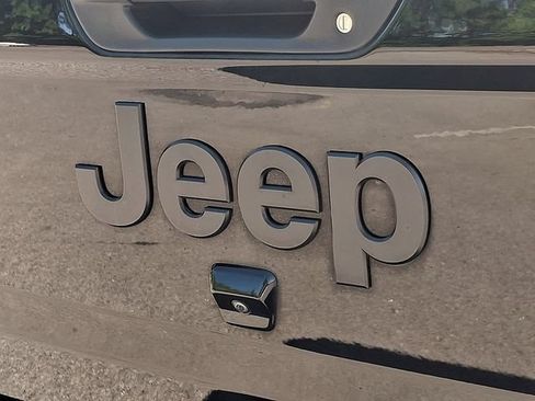 Used 2024 Jeep Gladiator Sport AWD/4WD image 38