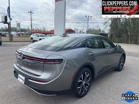 Used 2023 Toyota Crown Limited image 6