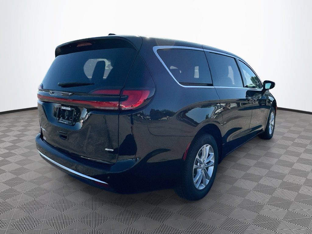New 2027 Chrysler Pacifica Select AWD/4WD image 9