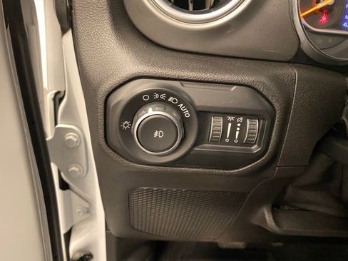 Used 2019 Jeep Wrangler Unlimited Sahara AWD/4WD image 16