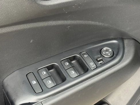 Used 2021 Hyundai Venue SEL w/ Premium Package image 33