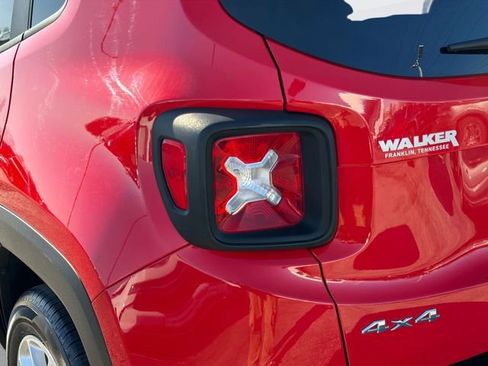 Used 2017 Jeep Renegade Latitude w/ Popular Equipment Group image 11