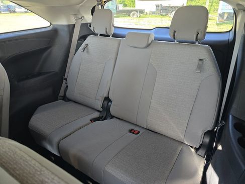 Used 2025 Toyota Sienna LE FWD image 10
