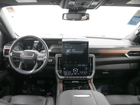Used 2025 GMC Yukon XL Denali w/ Sun & Power Step Package AWD/4WD image 18