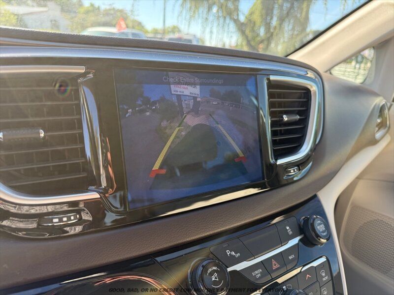 Used 2017 Chrysler Pacifica Touring-L Plus FWD image 25