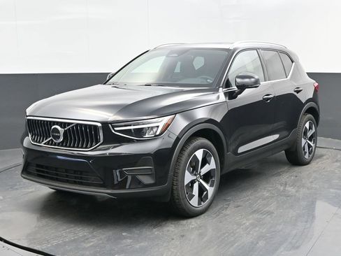 New 2025 Volvo XC40 B5 Core w/ Protection Package Premier image 3