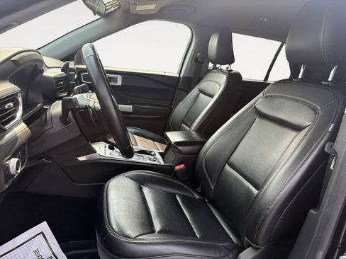 Used 2021 Ford Explorer XLT w/ Equipment Group 202A AWD/4WD image 9