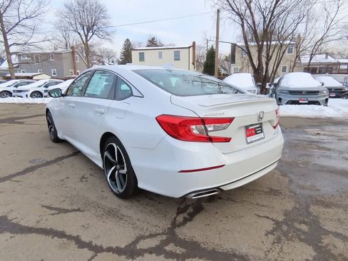 Used 2019 Honda Accord Sport image 4