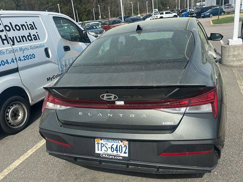Used 2025 Hyundai Elantra SEL image 5