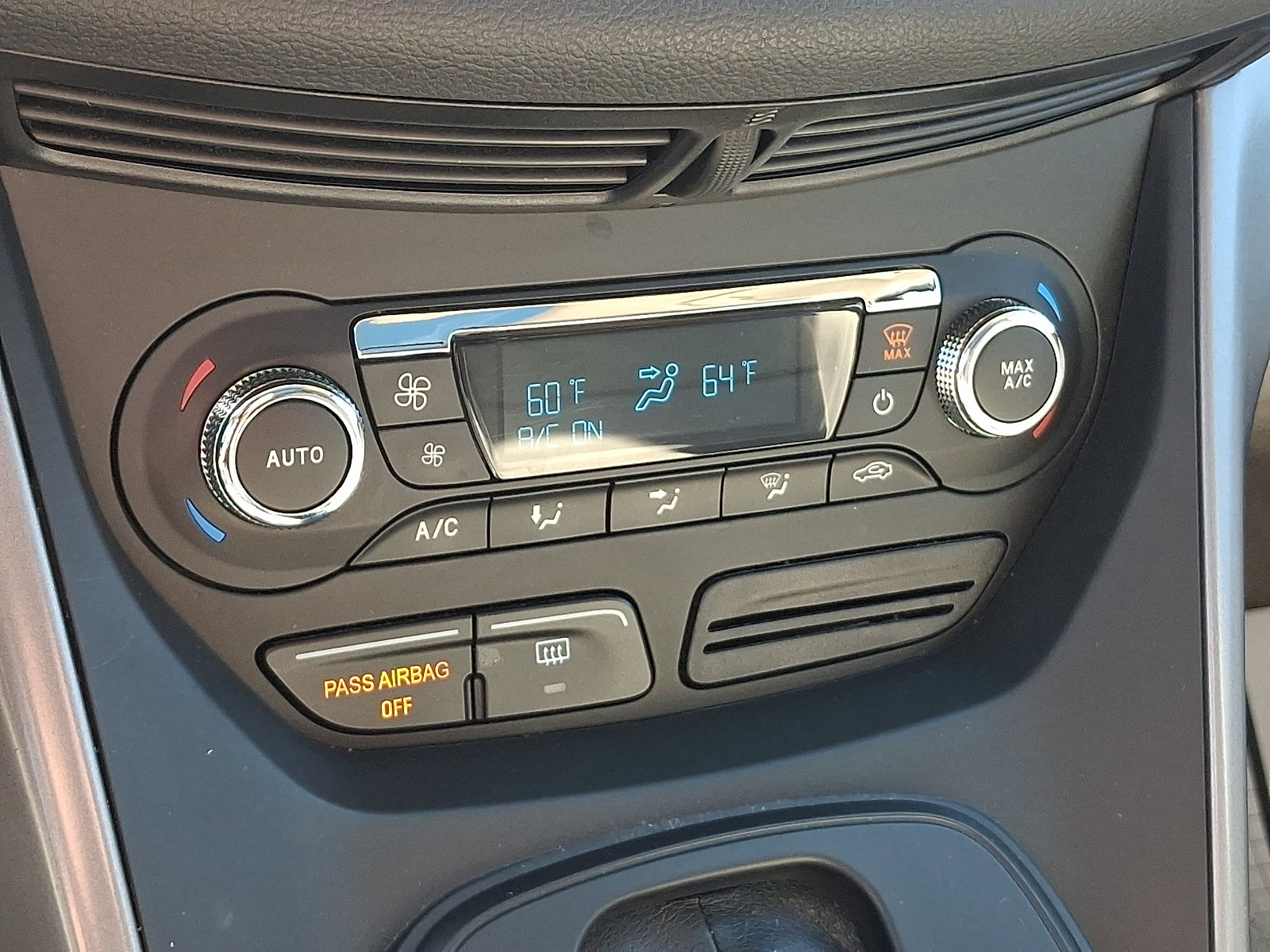 Used 2015 Ford Escape SE w/ Equipment Group 201A AWD/4WD image 17