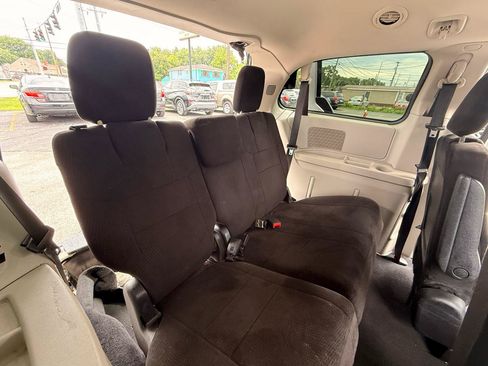 Used 2012 Dodge Grand Caravan SXT FWD image 14