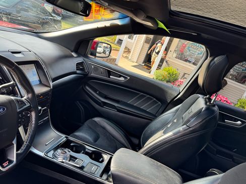 Used 2019 Ford Edge ST w/ Convenience Package image 4