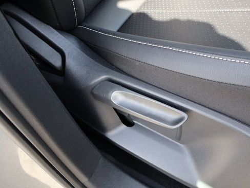 Used 2023 Volkswagen Tiguan SE R-Line image 34