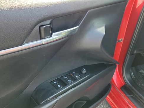 Used 2020 Toyota Camry SE image 18