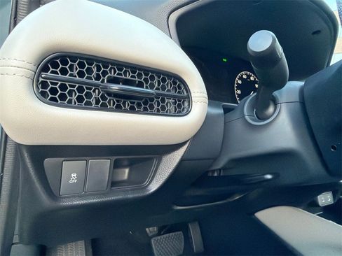 New 2026 Honda HR-V LX image 32