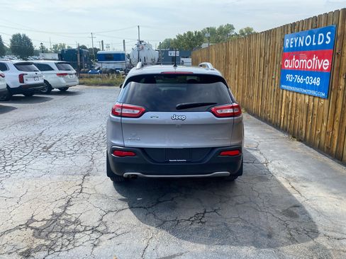 Used 2017 Jeep Cherokee Limited image 6