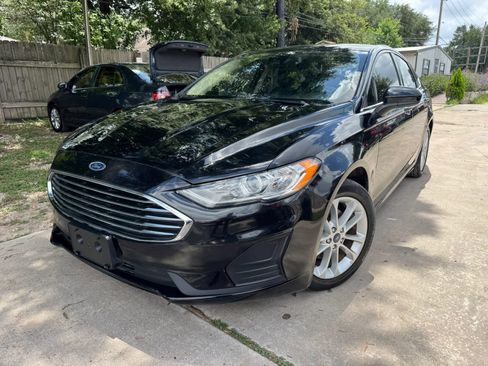 Used 2019 Ford Fusion SE FWD image 2