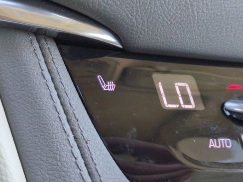 Used 2021 Cadillac XT5 Premium Luxury image 21