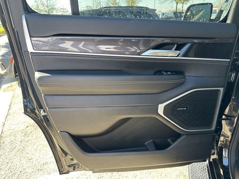 New 2024 Jeep Wagoneer 4WD w/ Premium Group I image 15