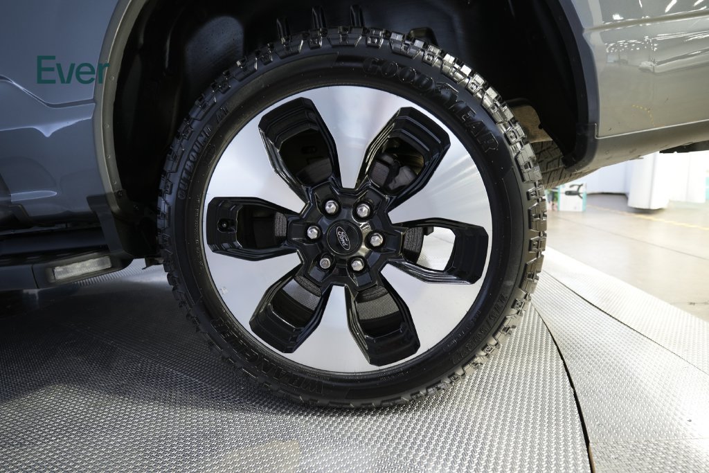Used 2022 Ford F150 Lightning Platinum AWD/4WD image 15