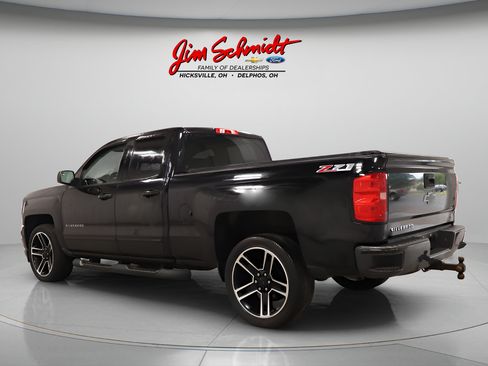 Used 2017 Chevrolet Silverado 1500 LT w/ LPO, Black Pack AWD/4WD image 3