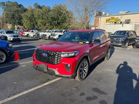 Used 2025 Ford Explorer ST-Line image 4