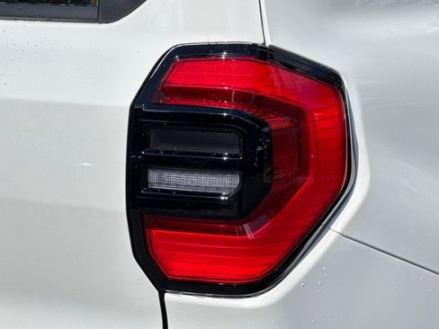 New 2026 Toyota 4Runner SR5 AWD/4WD image 32