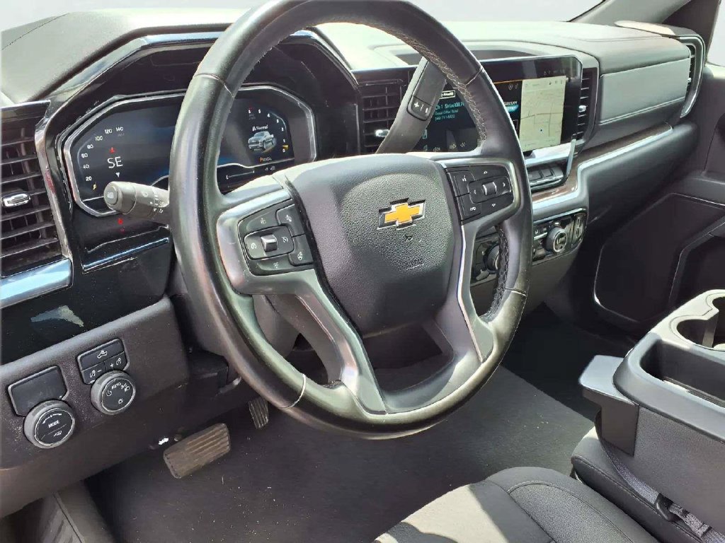 Used 2025 Chevrolet Silverado 1500 LT RWD image 15
