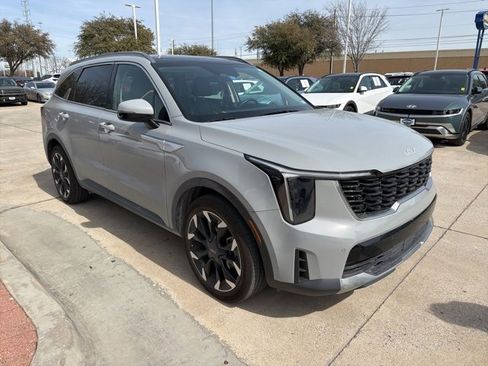 Certified 2024 Kia Sorento EX w/ Panoramic Sunroof Package image 3