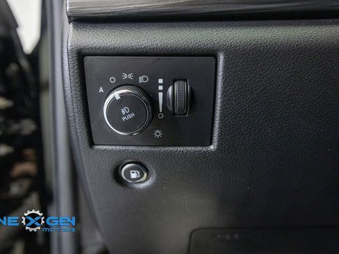 Used 2019 Jeep Grand Cherokee Laredo AWD/4WD image 13