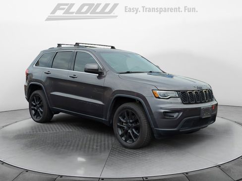 Used 2019 Jeep Grand Cherokee Laredo w/ Security & Convenience Group AWD/4WD image 1