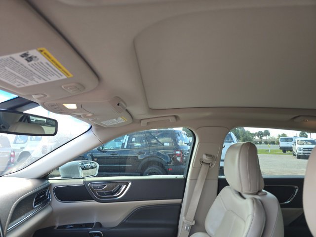 Used 2019 Lincoln Continental Select FWD image 11