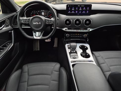 Used 2023 Kia Stinger GT2 RWD image 16