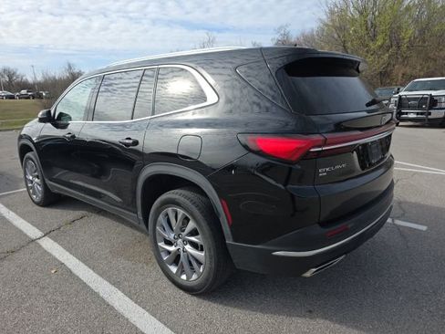 Used 2025 Buick Enclave Preferred image 3