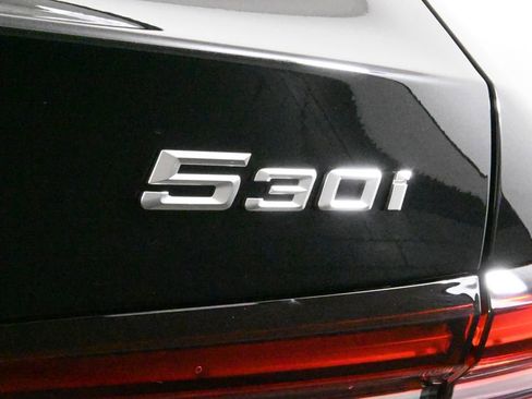 Used 2026 BMW 530i xDrive w/ Premium Package image 41