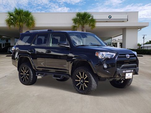Used 2021 Toyota 4Runner SR5 AWD/4WD image 3
