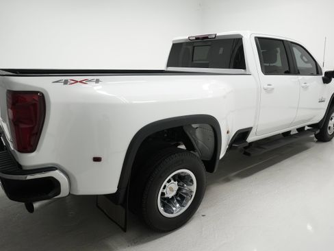 Used 2024 Chevrolet Silverado 3500 LT w/ Texas Edition AWD/4WD image 4