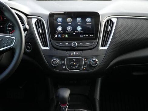 Used 2025 Chevrolet Malibu RS FWD image 19