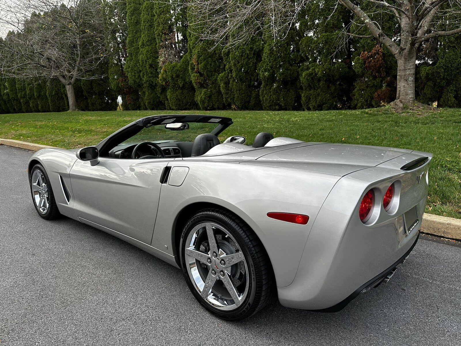 Used 2007 Chevrolet Corvette Convertible w/ Preferred Equipment Group RWD image 31