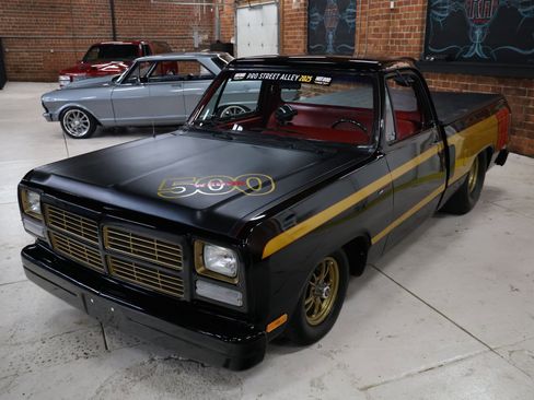 Used 1992 Dodge D/W Truck 150 image 2