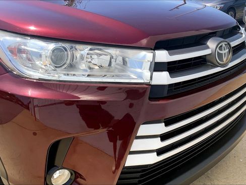 Used 2018 Toyota Highlander XLE AWD/4WD image 36