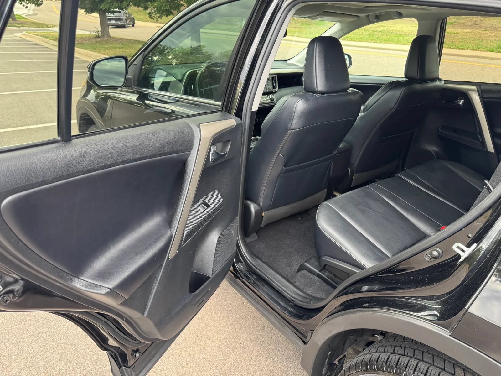 Used 2015 Toyota RAV4 Limited AWD/4WD image 9