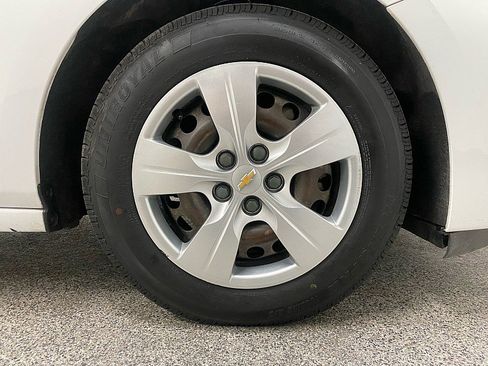 Used 2018 Chevrolet Cruze LS image 19