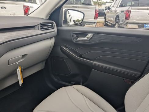 New 2025 Ford Escape SE w/ PHEV Premium Package image 6