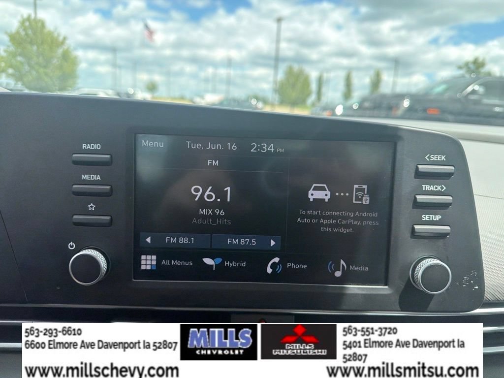 Used 2025 Hyundai Elantra Hybrid FWD image 15