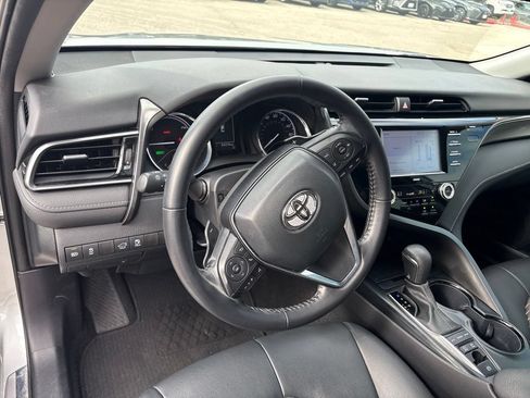 Used 2020 Toyota Camry SE FWD image 12