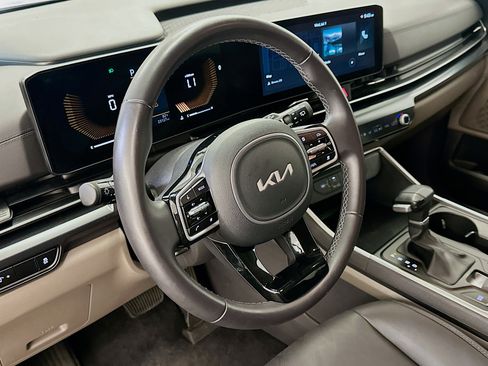 Used 2026 Kia Carnival FWD image 18