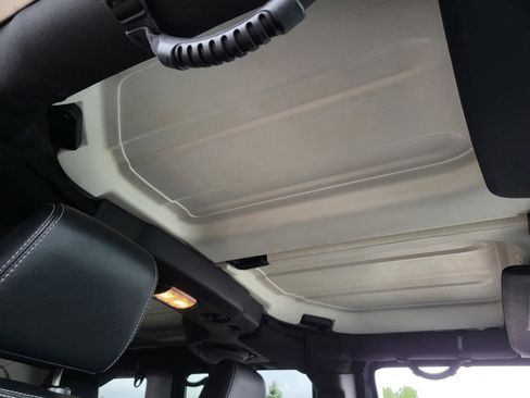 Used 2013 Jeep Wrangler Unlimited Sahara w/ Connectivity Group AWD/4WD image 10