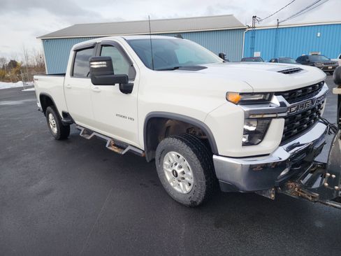 Used 2022 Chevrolet Silverado 2500 LT w/ Convenience Package image 2